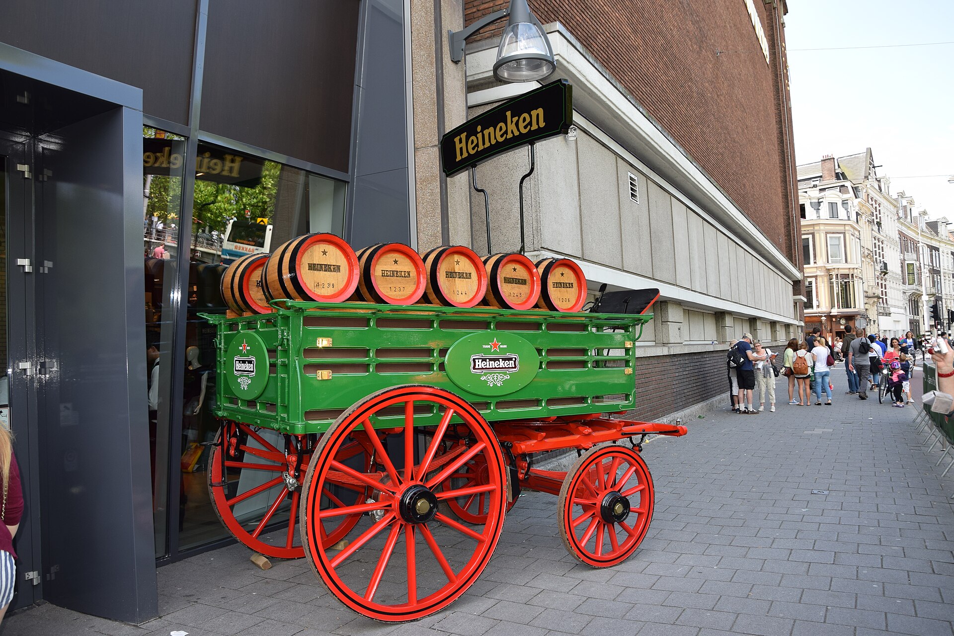 Ölvagn utanför Heineken Experience