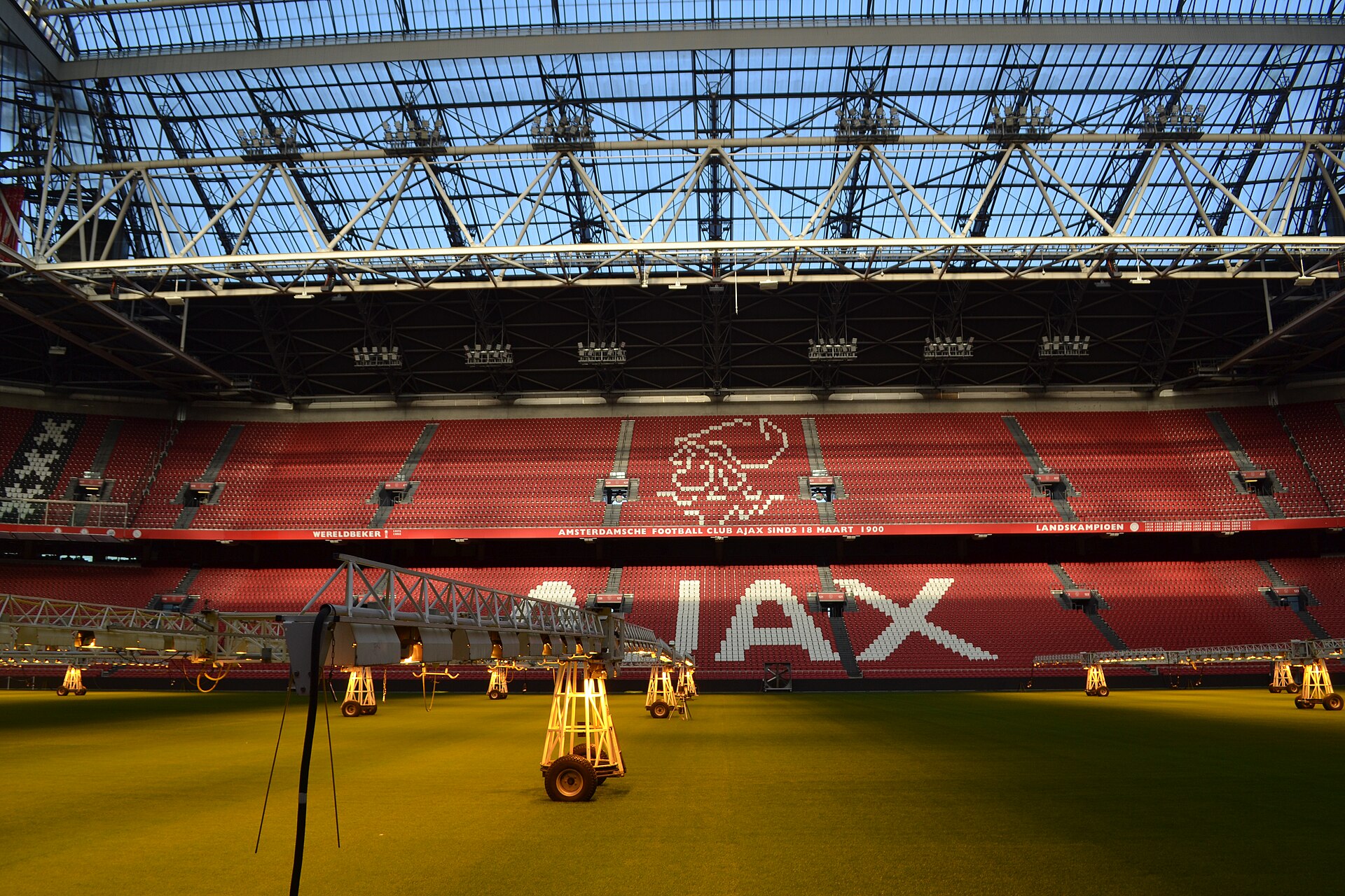 Läktarna och planen i Johan Cruijff ArenA