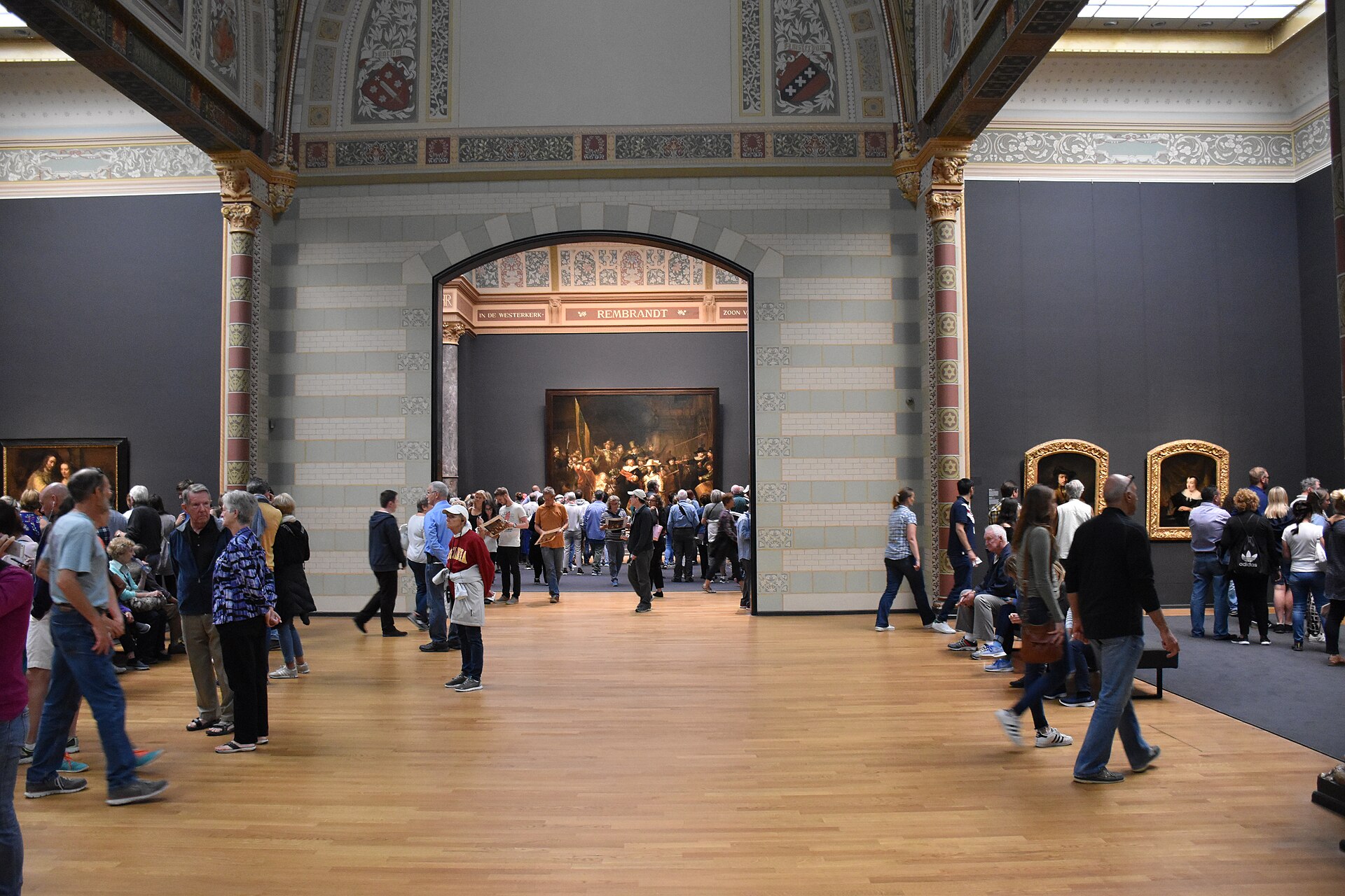 Hedersgalleriet i Rijksmuseum med Nattvakten i fonden