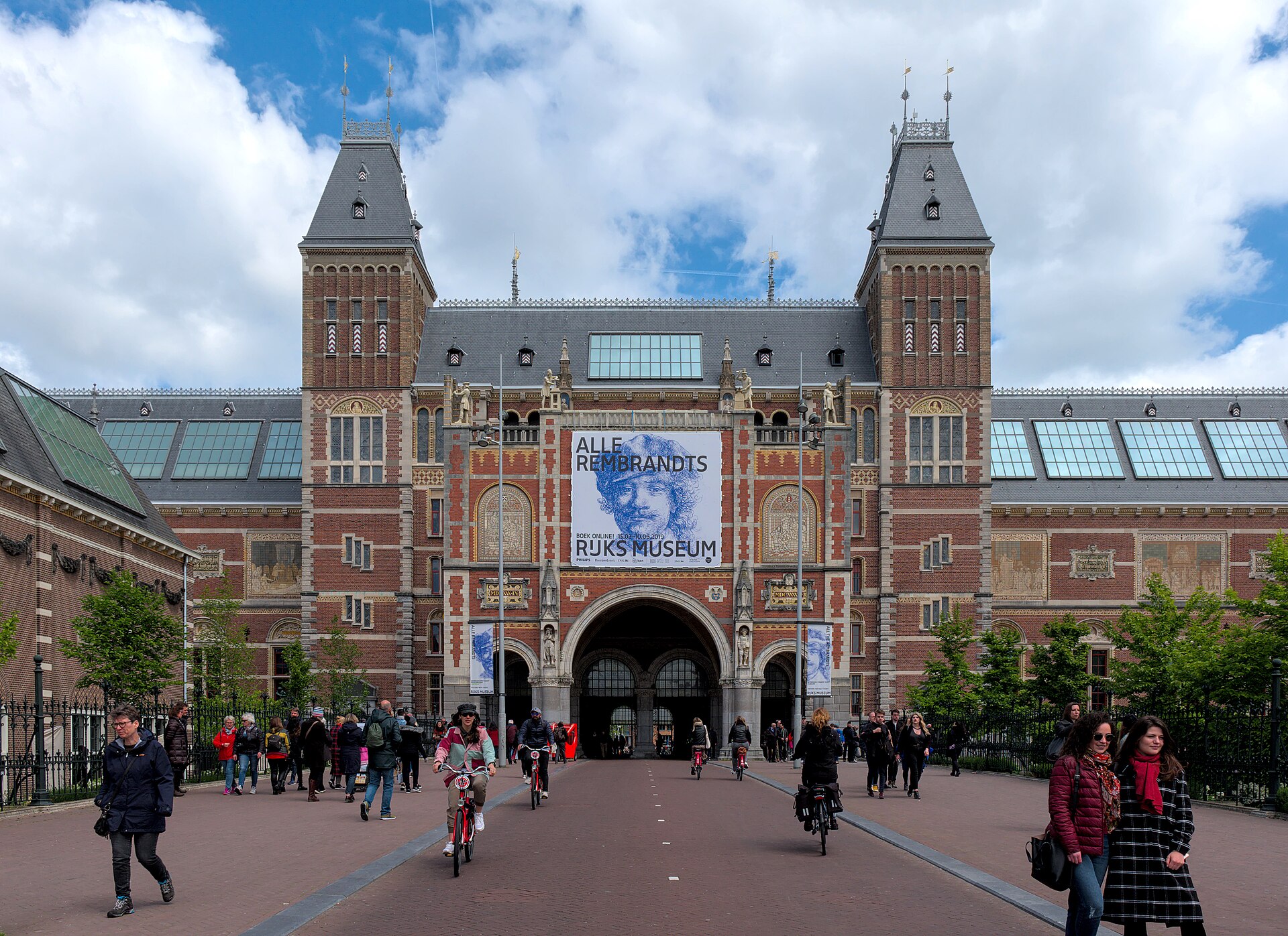 Rijksmuseum med passagen under byggnaden