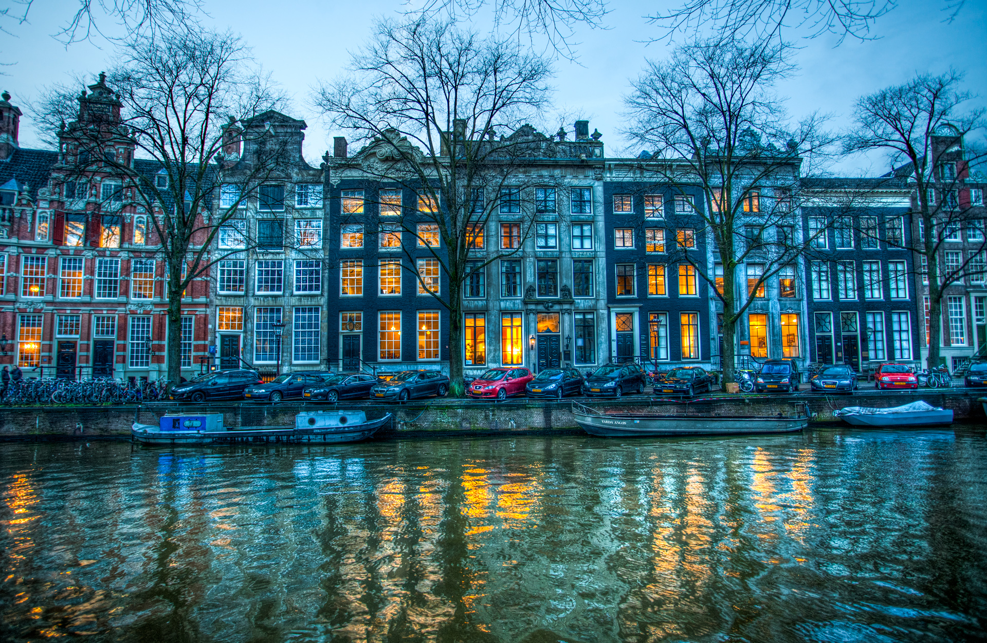 Herengracht i Amsterdam i skymningen